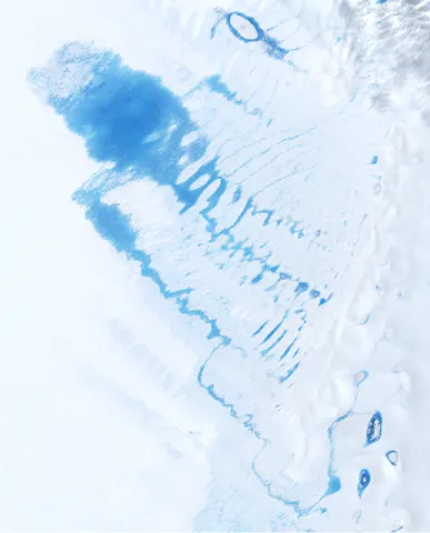 Meltwater lake in East Antarctica observed from the Landsat 8 satellite (Photo: USGS) Meltwater lake in East Antarctica observed from the Landsat 8 satellite (Photo: USGS)
