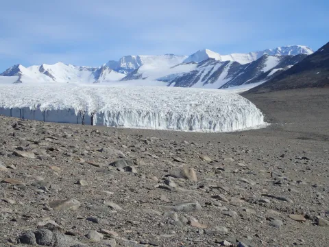 Miers Valley in Antarctica (Photo Pierre Roudier/Wikimedia)