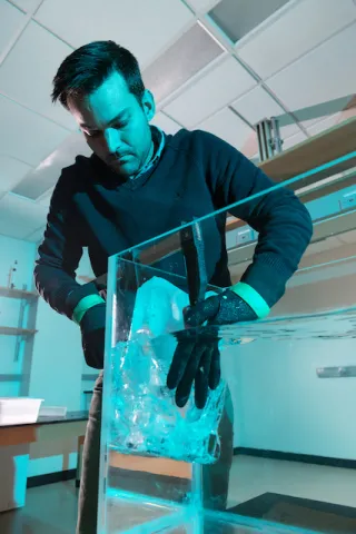 Alexander Robel sets up an experiment to study glacial melt. Alexander Robel sets up an experiment to study glacial melt.