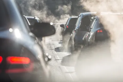 Car exhaust (Adobe: elcovalana)
